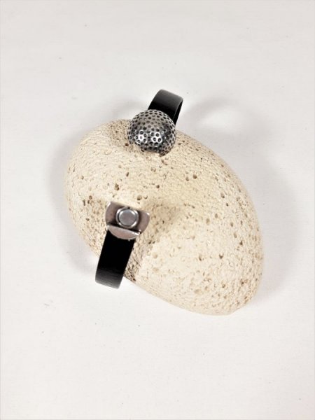 Armband aus schwarzem Rindsleder mit magnetischer Golfballschlie&szlig;e