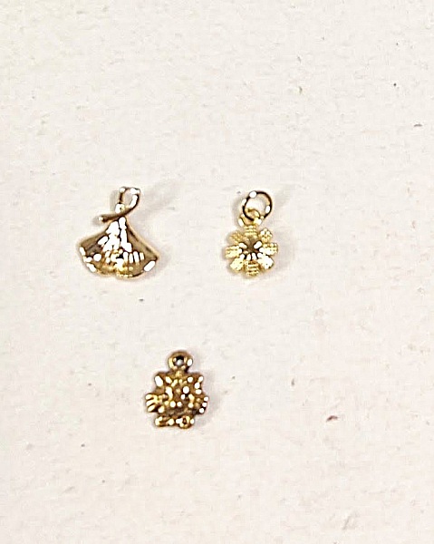 Breloques m&eacute;tal dor&eacute; pour cr&eacute;er des bijoux fantaisie.