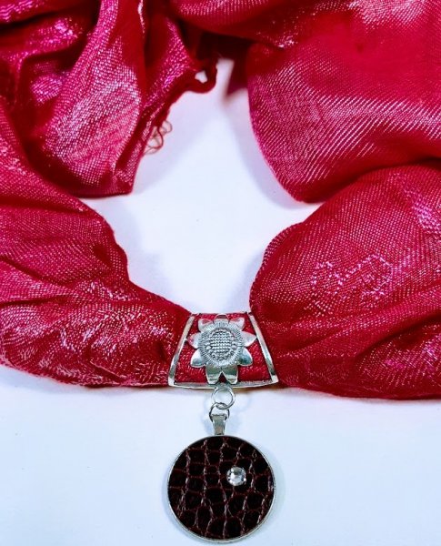 B&eacute;li&egrave;re de foulard avec cuir