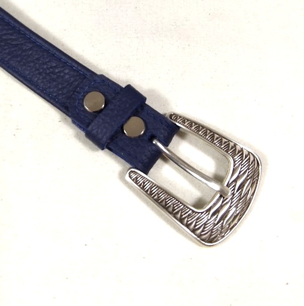 Ceinture pour Elle, en cuir bleu marine, boucle nickel&eacute;e coloris argent vieilli.
