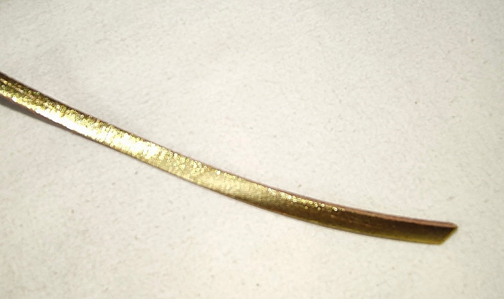 Cuir plat dor&eacute; m&eacute;tallis&eacute;