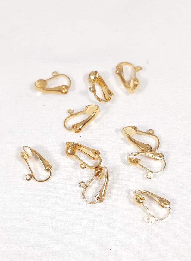 Lot de 10 clips d'oreilles dor&eacute;s
