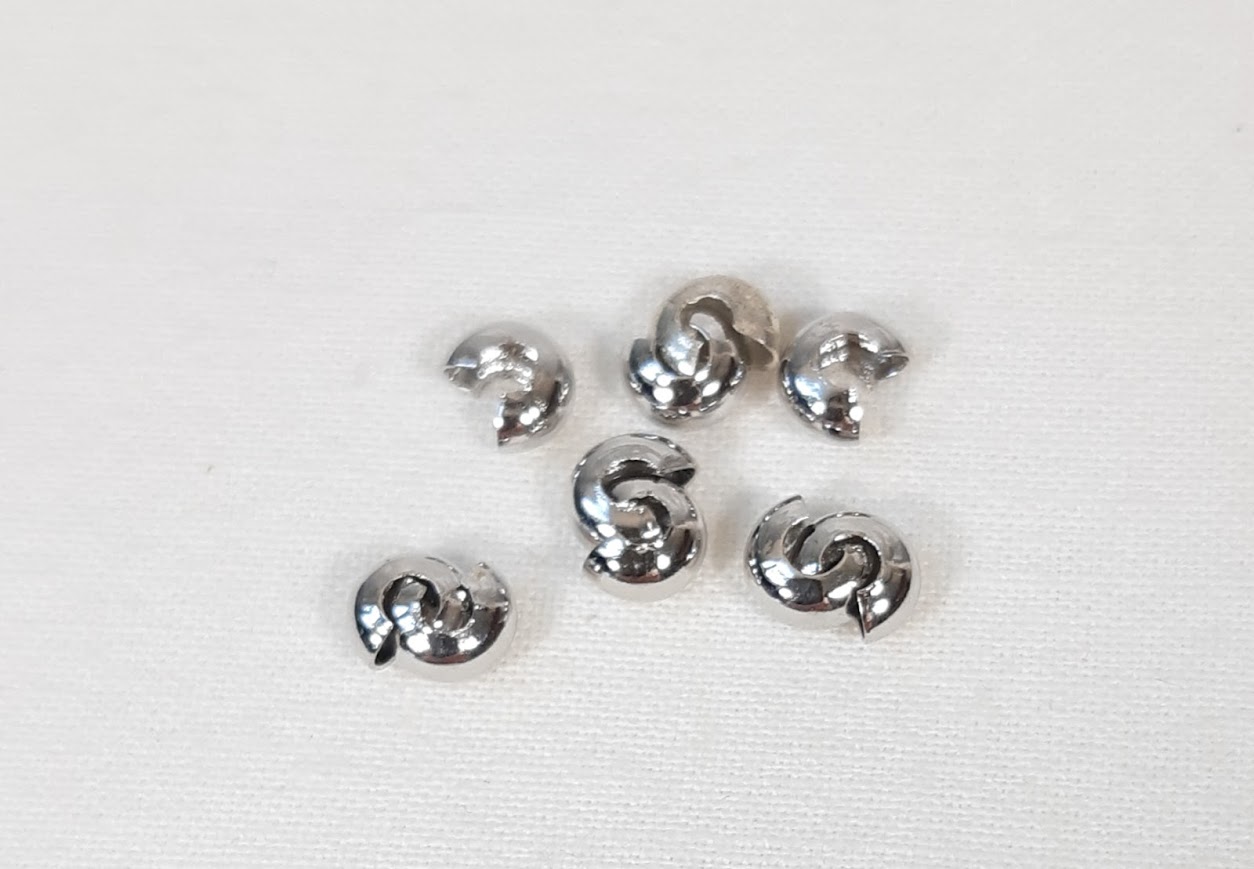 Lot de 45 cache noeud ou perle &agrave; &eacute;craser m&eacute;tal coloris argent 4mm.