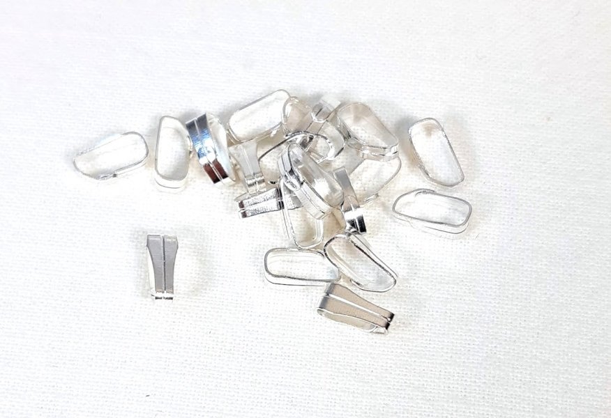 Lot de 800 petites b&eacute;li&egrave;res m&eacute;tal couleur argent