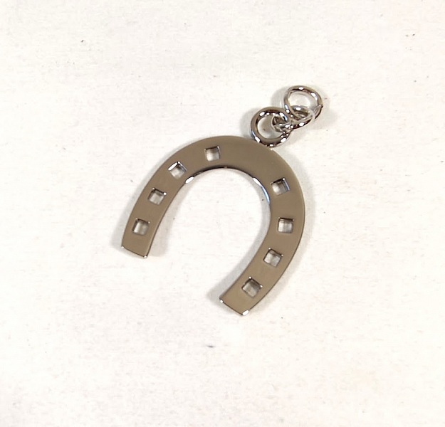Lot de 3 grands pendentifs forme fer &agrave; cheval