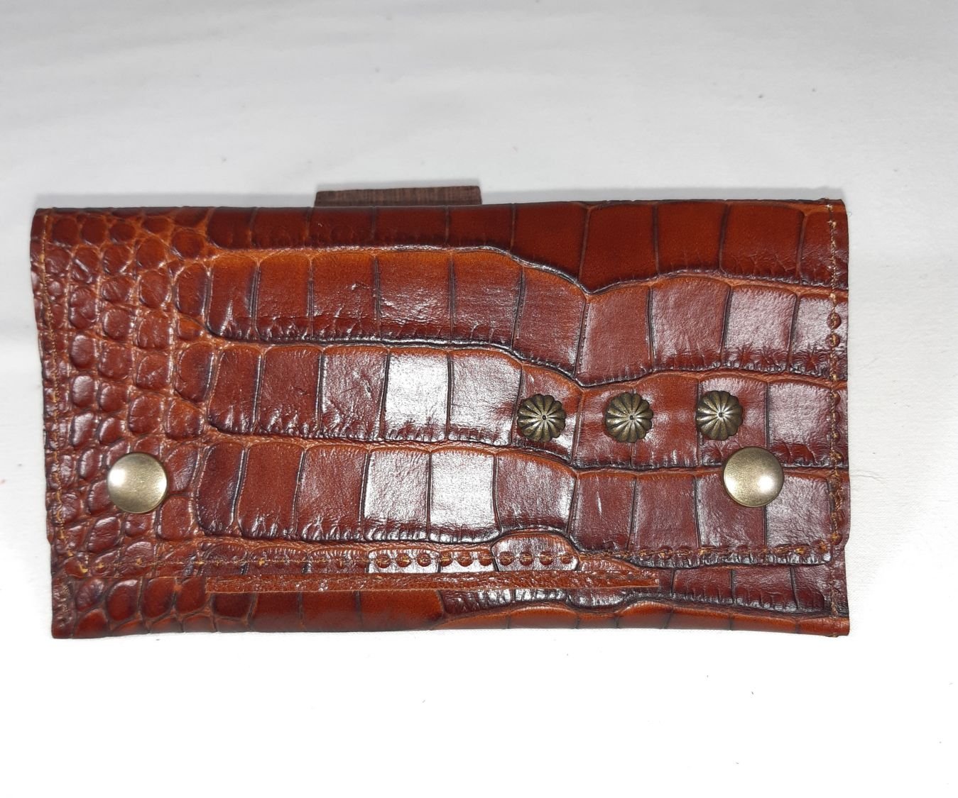 Pochette à tabac croûte de cuir de vachette imprimée façon croco