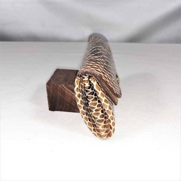 Geldb&ouml;rse aus bedrucktem Ziegenleder in Braun