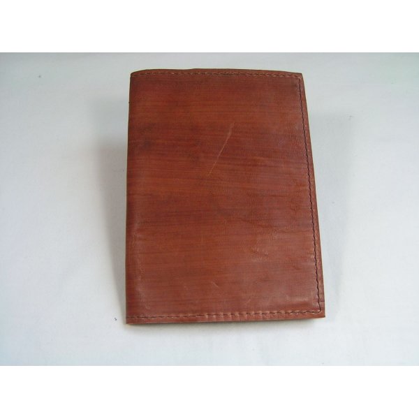 Prot&egrave;ge-passeport personnalisable aspect rustique