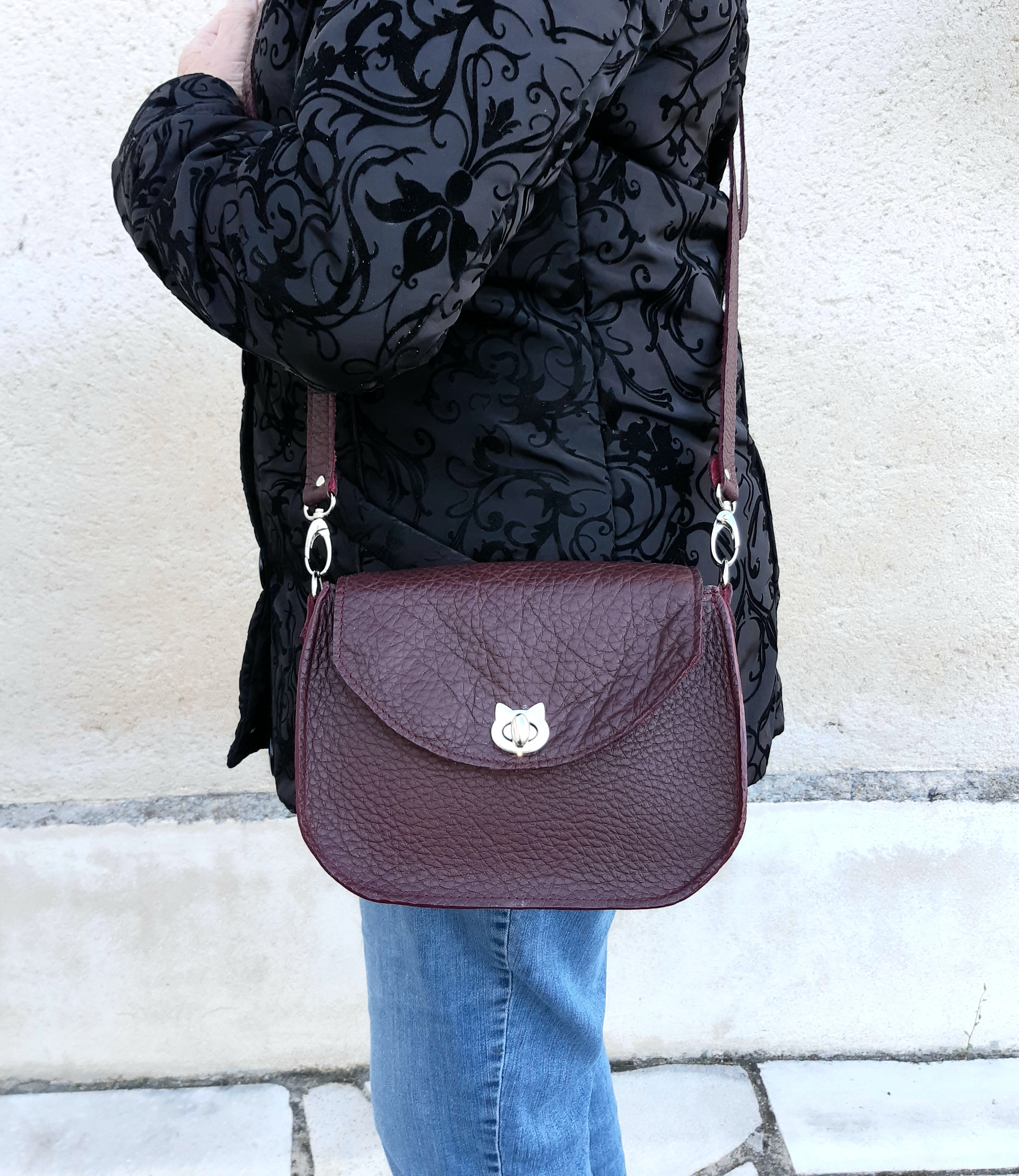 Sac bandoulière fermoir chat, coloris bordeaux