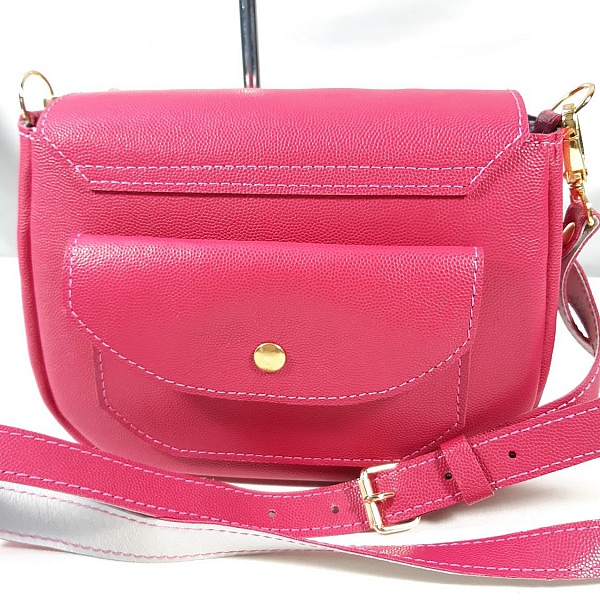 Tasche aus genarbtem Rindsleder in Fuchsia-Rosa