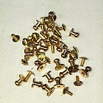 Fermoir m&eacute;tal pour article en cuir : Boutons de col dor&eacute;s