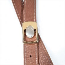 Ceinture pour Elle, cuir de vachette grainé tannage minéral coloris marron .